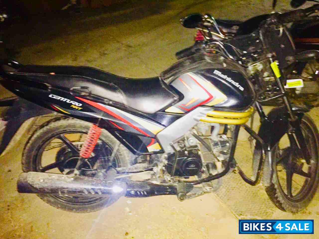 Black Mahindra Centuro NXT Black Mahindra Centuro NXT