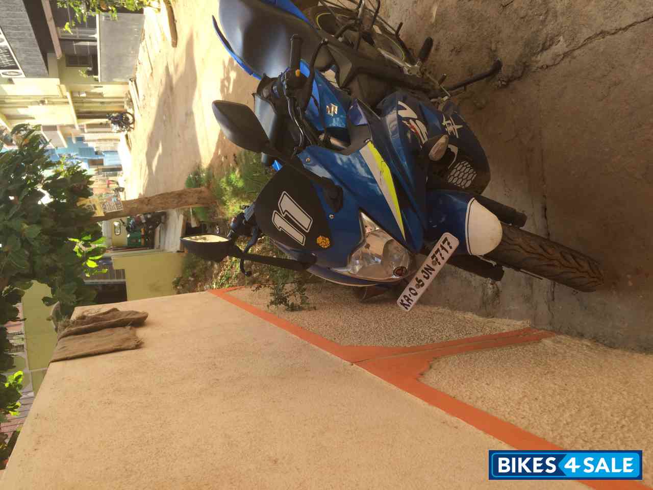 Blue Suzuki Gixxer SF