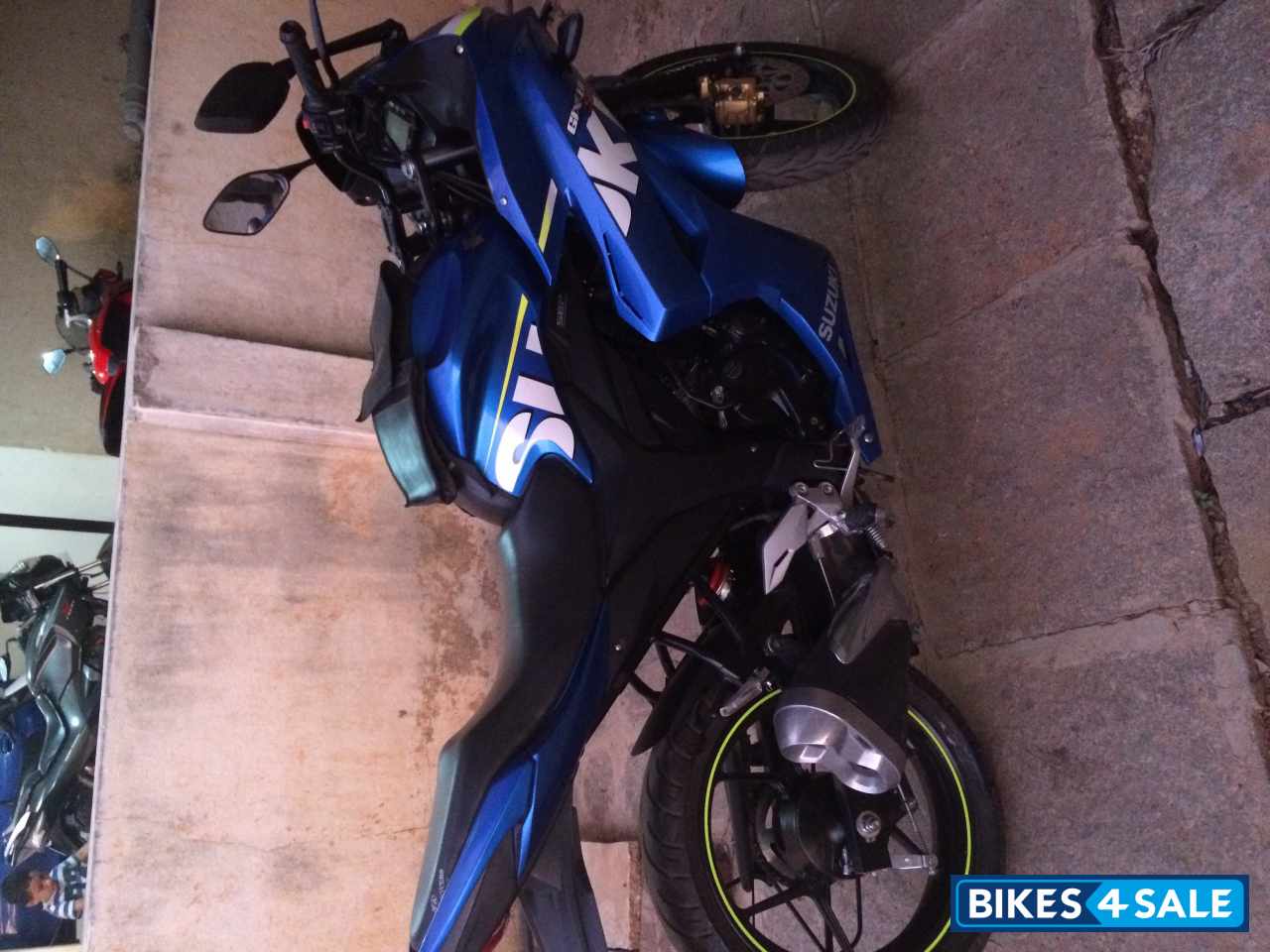 Blue Suzuki Gixxer SF