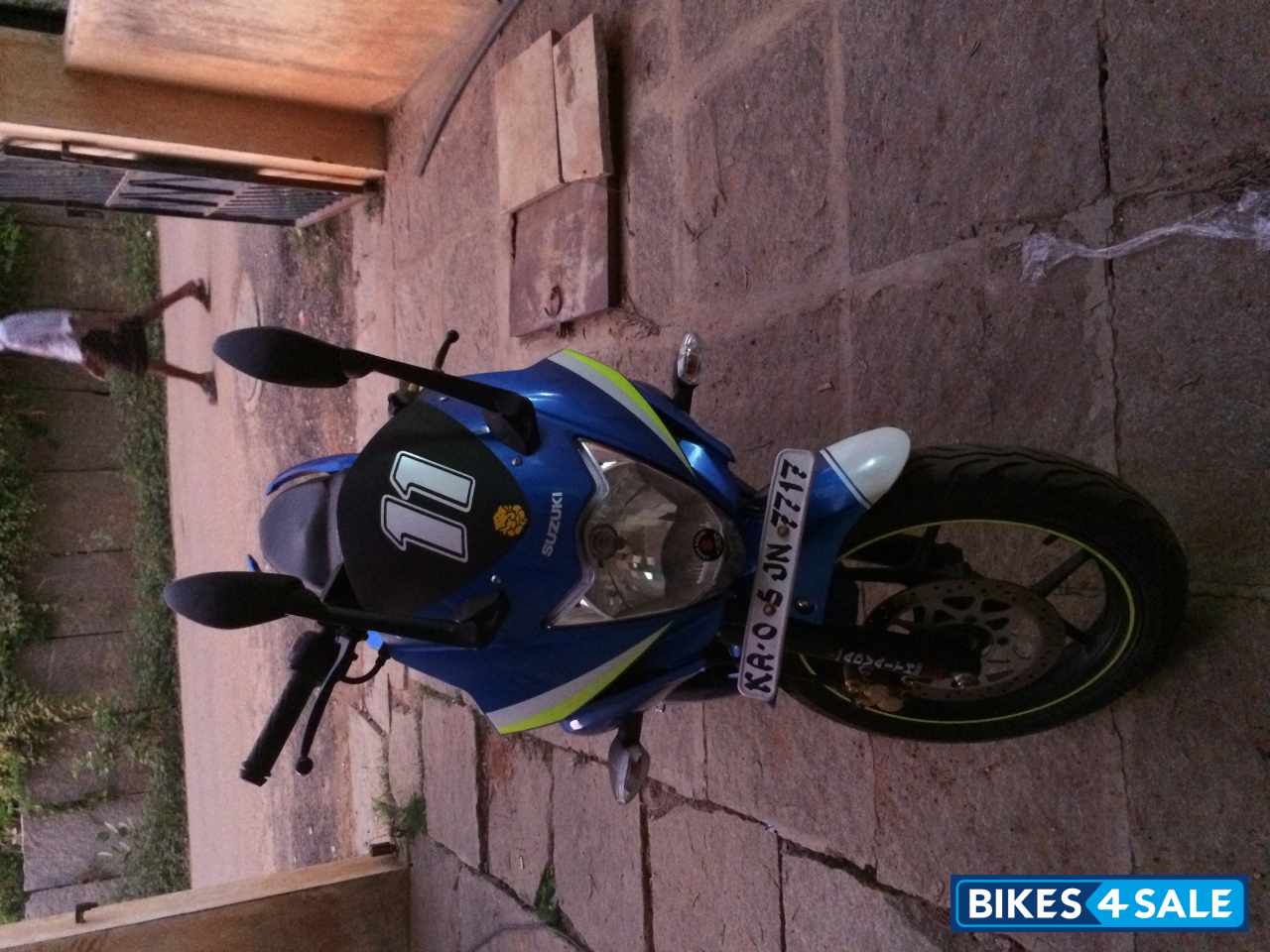 Blue Suzuki Gixxer SF