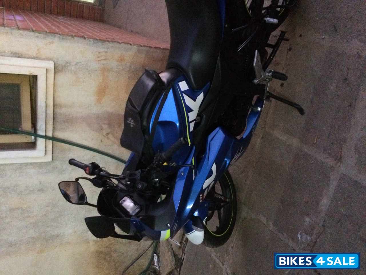 Blue Suzuki Gixxer SF
