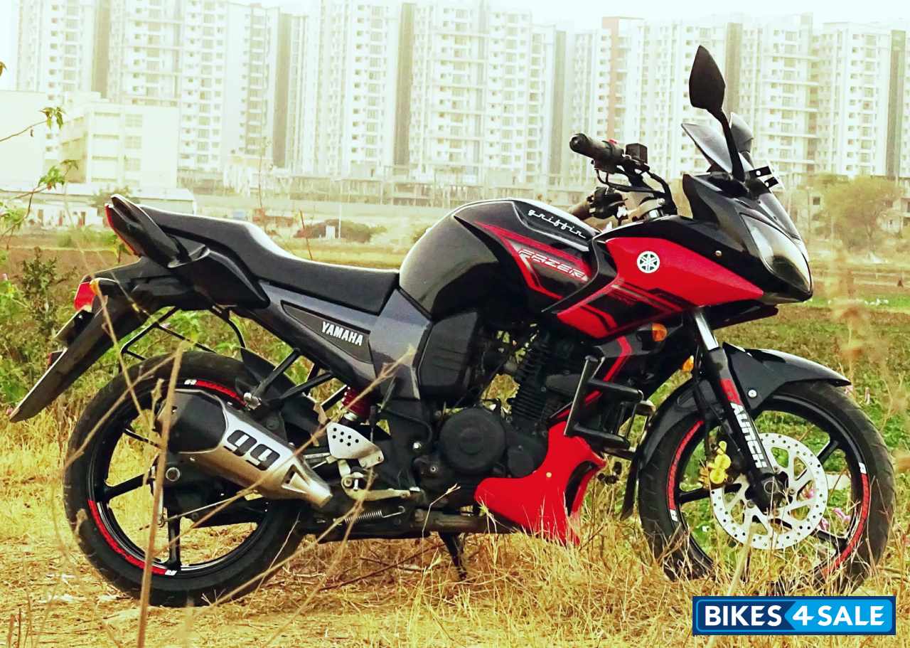 Red And Black Yamaha Fazer