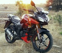 Red And Black Yamaha Fazer