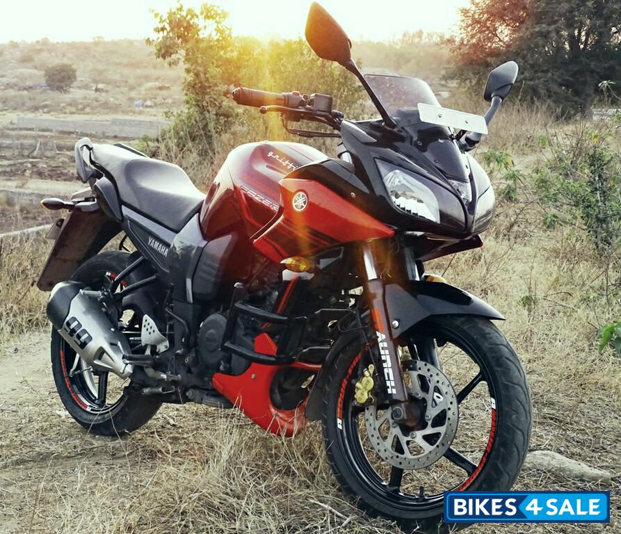 Red And Black Yamaha Fazer