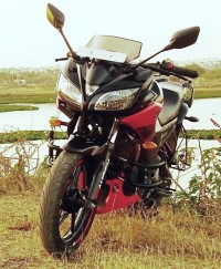 Red And Black Yamaha Fazer