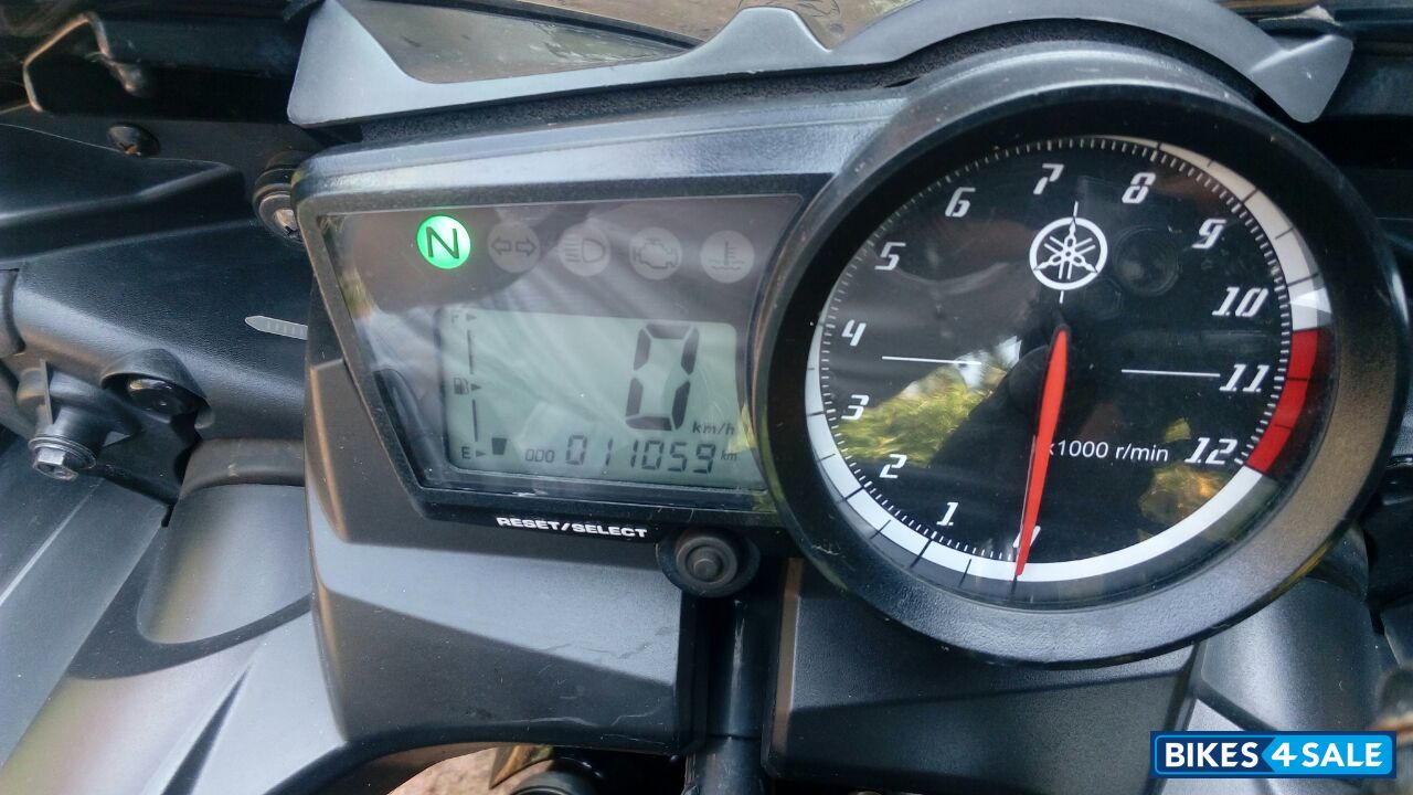 Gold Yamaha YZF R15 V2