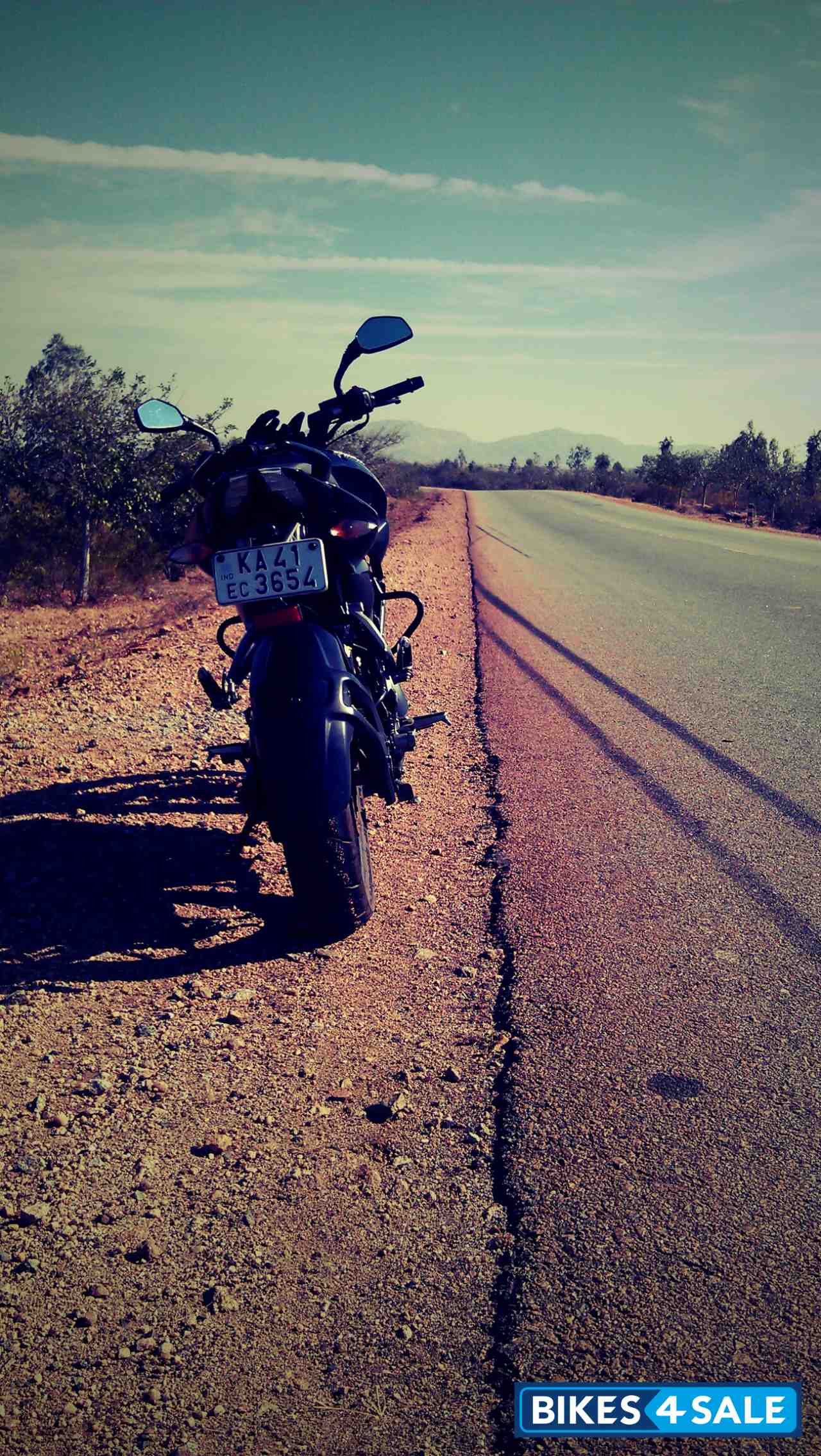 Black Bajaj Pulsar 200 NS