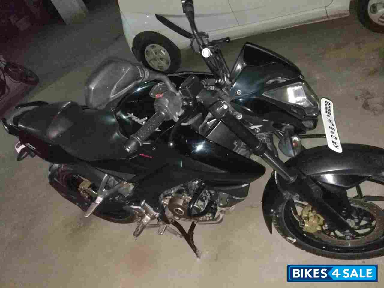 Black Bajaj Pulsar 200 NS