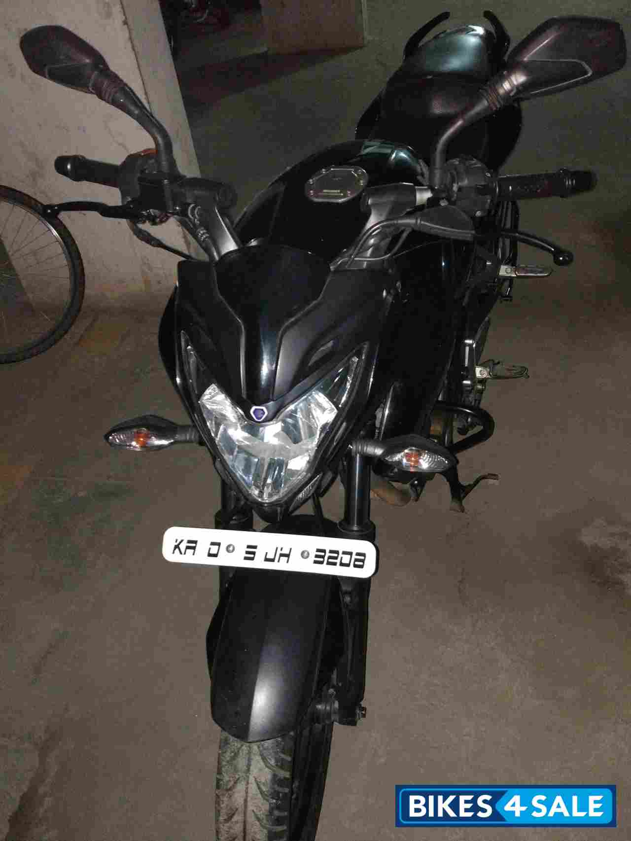 Black Bajaj Pulsar 200 NS