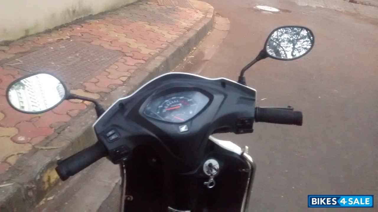 White Honda Activa 3G