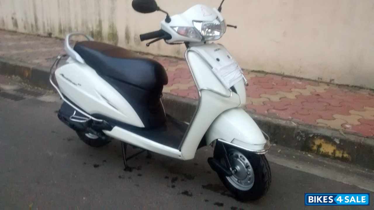 White Honda Activa 3G