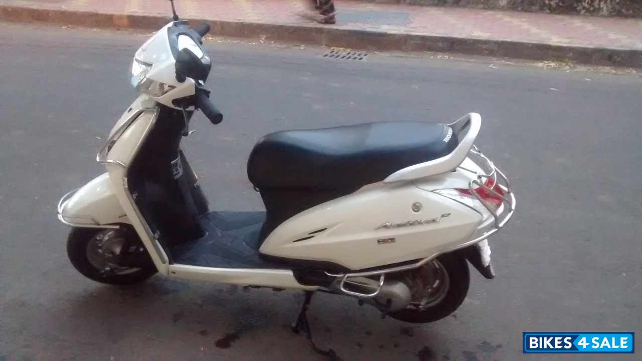 White Honda Activa 3G