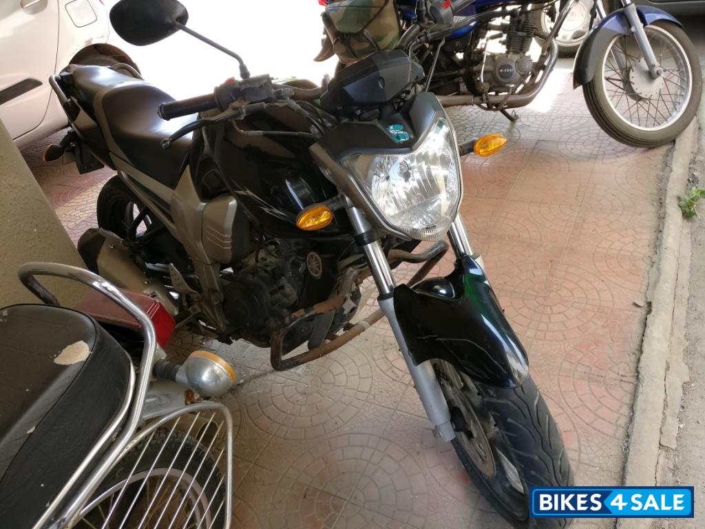 Black Yamaha FZ16