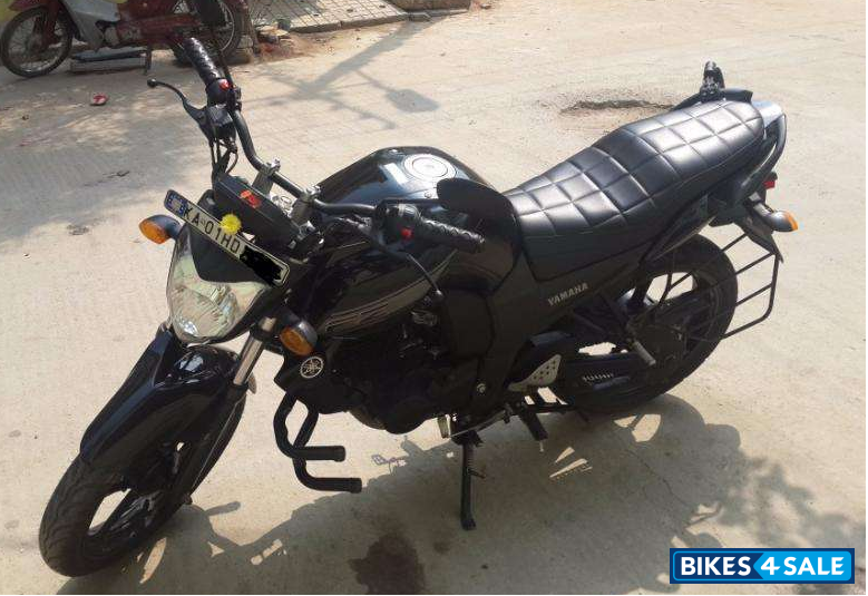 Black Yamaha FZ16