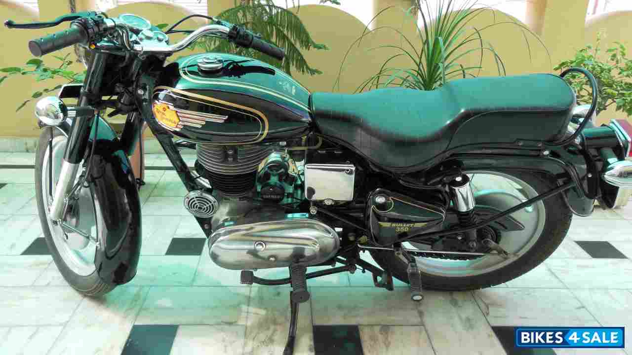 Black Royal Enfield Bullet Standard 350 Black Royal Enfield Bullet Standard 350