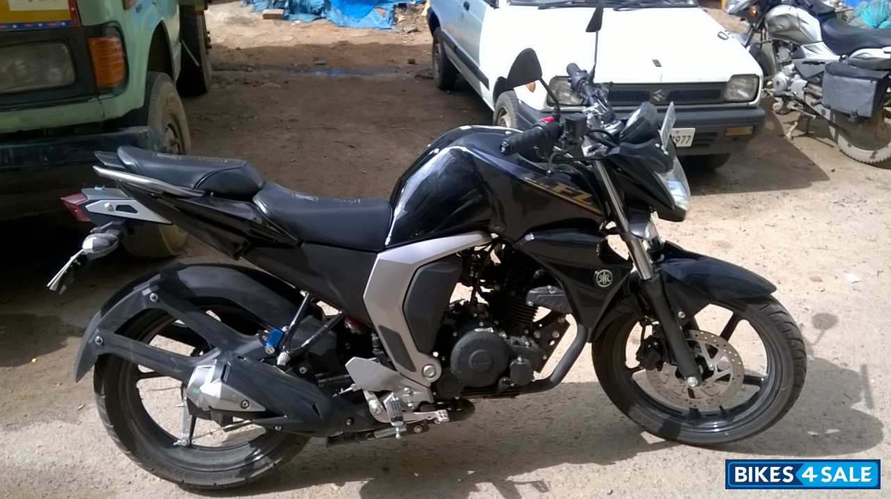 Black Yamaha FZ FI V2
