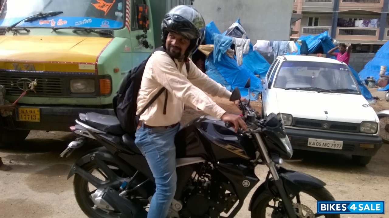 Black Yamaha FZ FI V2