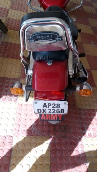 Red Bajaj Avenger 220 DTS-i