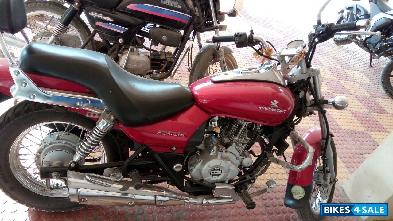 Red Bajaj Avenger 220 DTS-i Red Bajaj Avenger 220 DTS-i