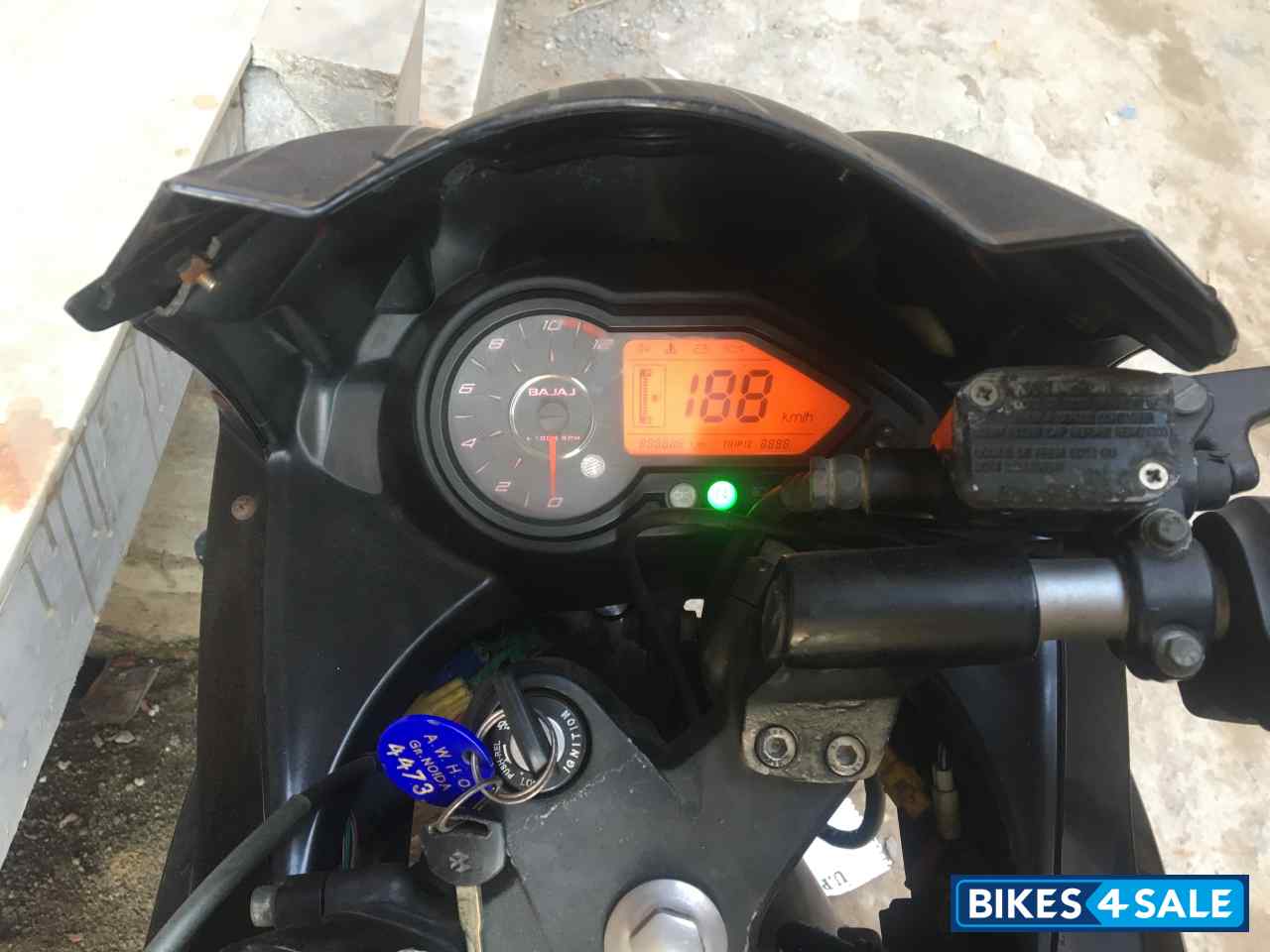 Black Bajaj Pulsar 220 DTSi