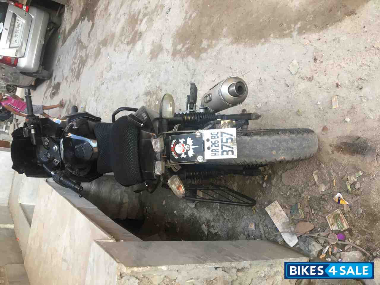 Black Bajaj Pulsar 220 DTSi