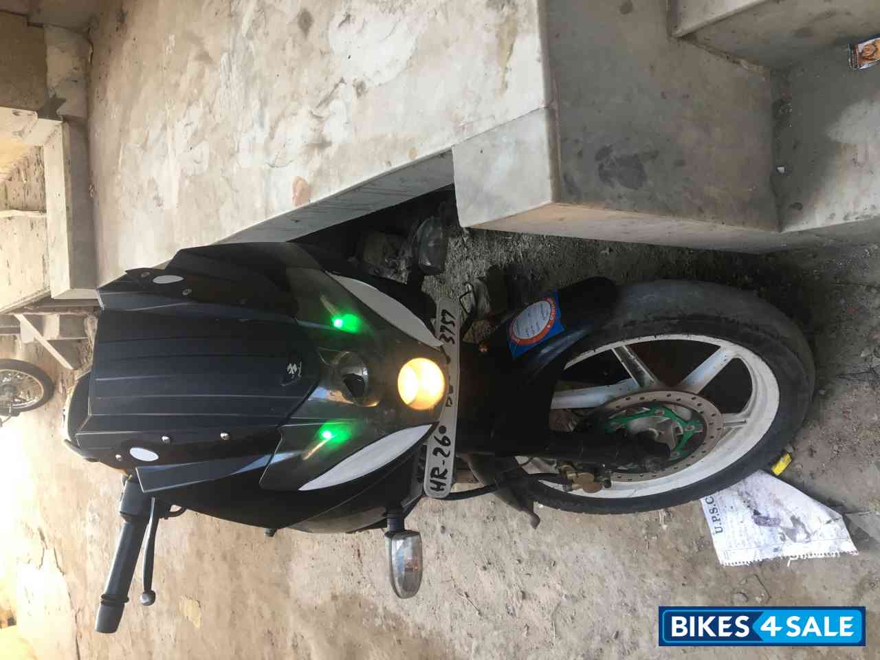 Black Bajaj Pulsar 220 DTSi
