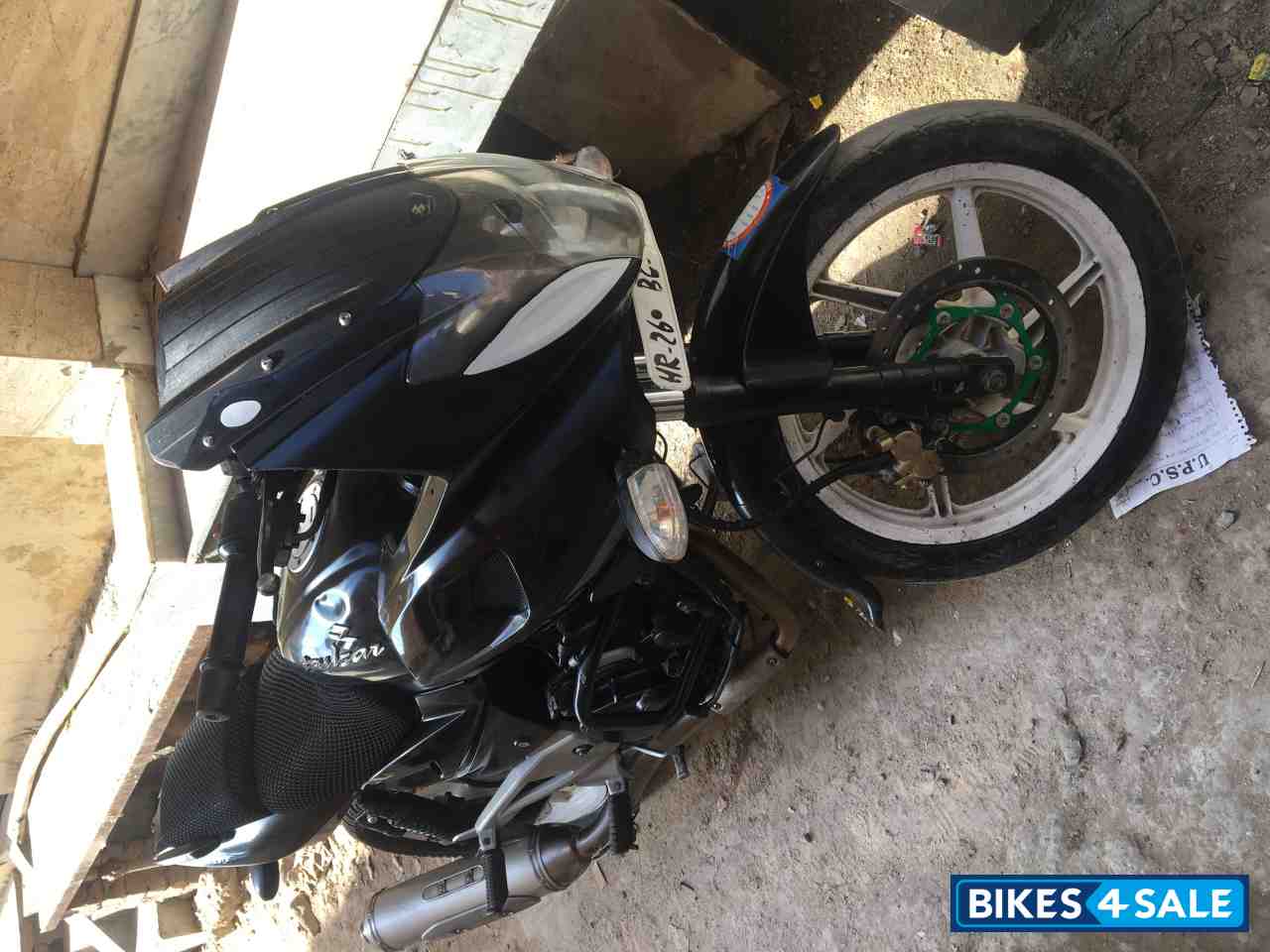 Black Bajaj Pulsar 220 DTSi