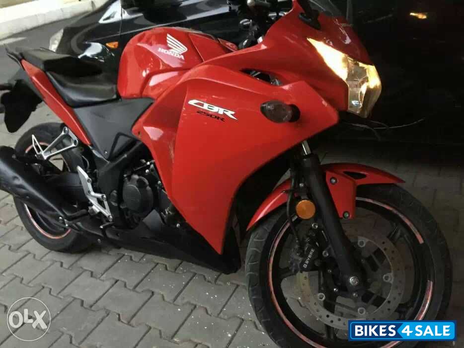 Red Honda CBR 250R