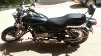 Black Bajaj Avenger 220 DTS-i