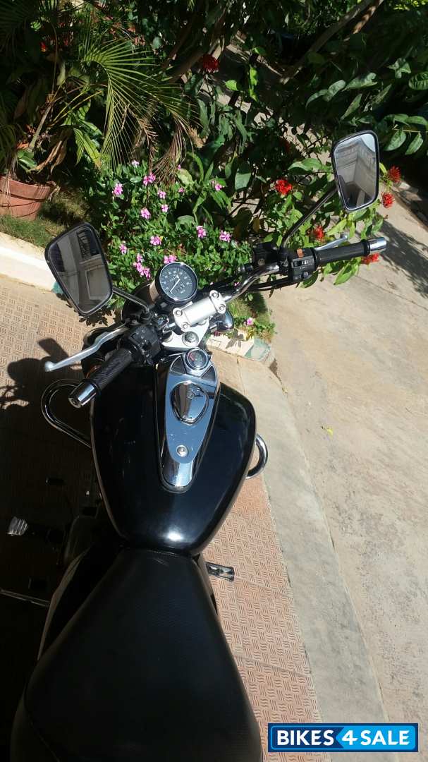 Black Bajaj Avenger 220 DTS-i