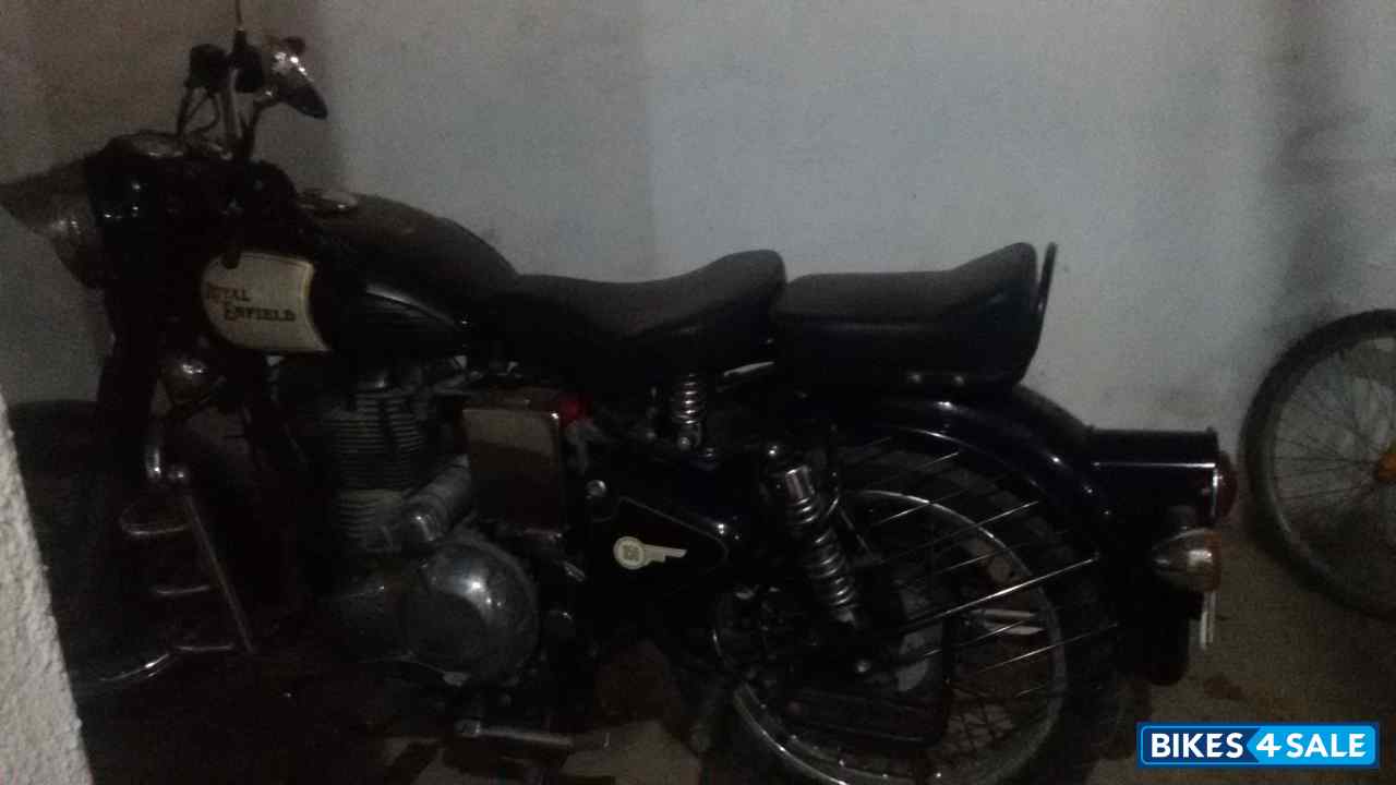 Black Classic Royal Enfield Classic 350