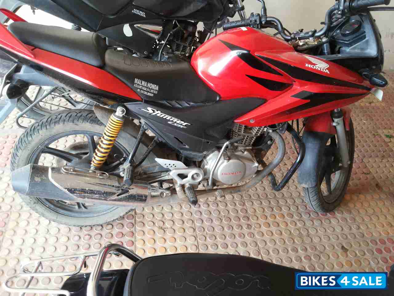 Red Honda CBF Stunner