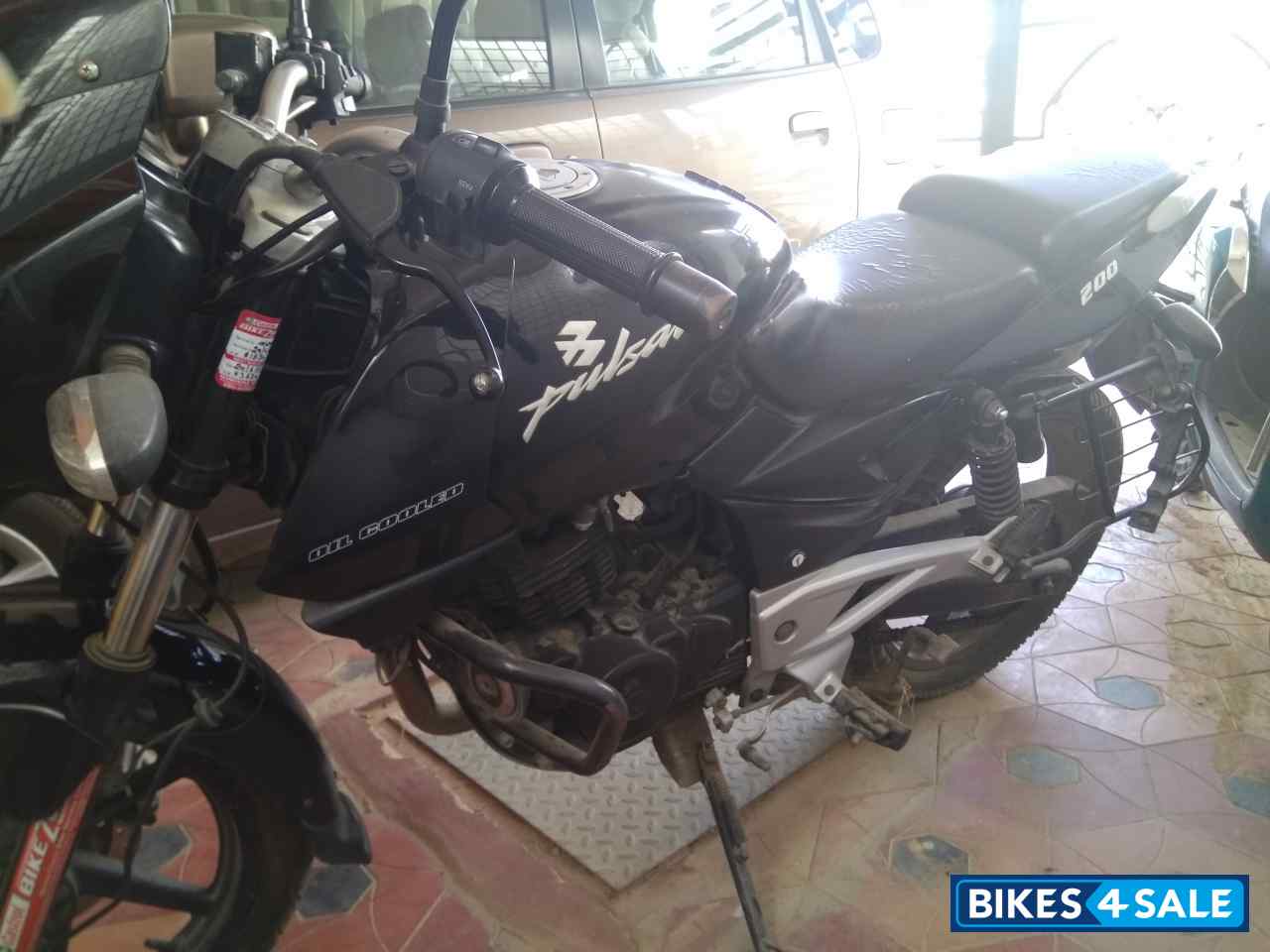 Black Bajaj Pulsar 200 DTSi