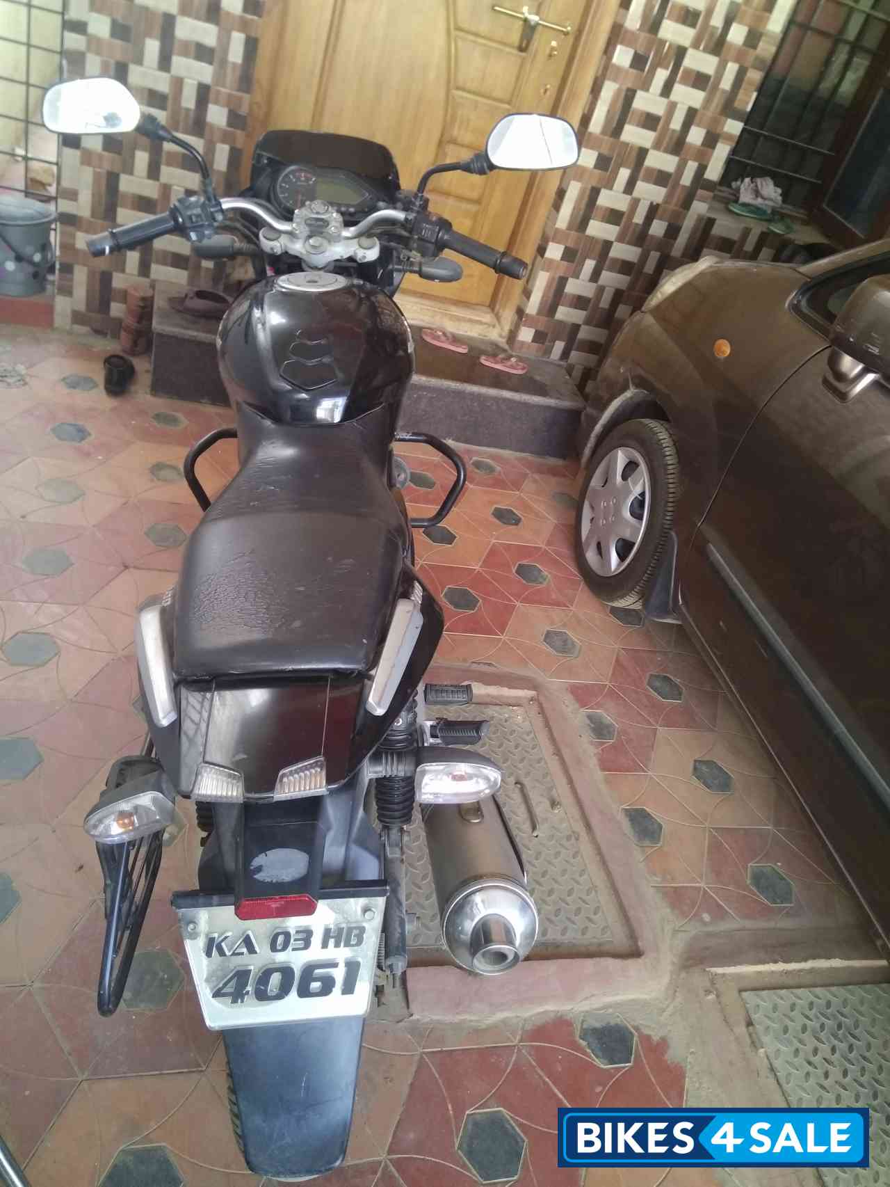 Black Bajaj Pulsar 200 DTSi