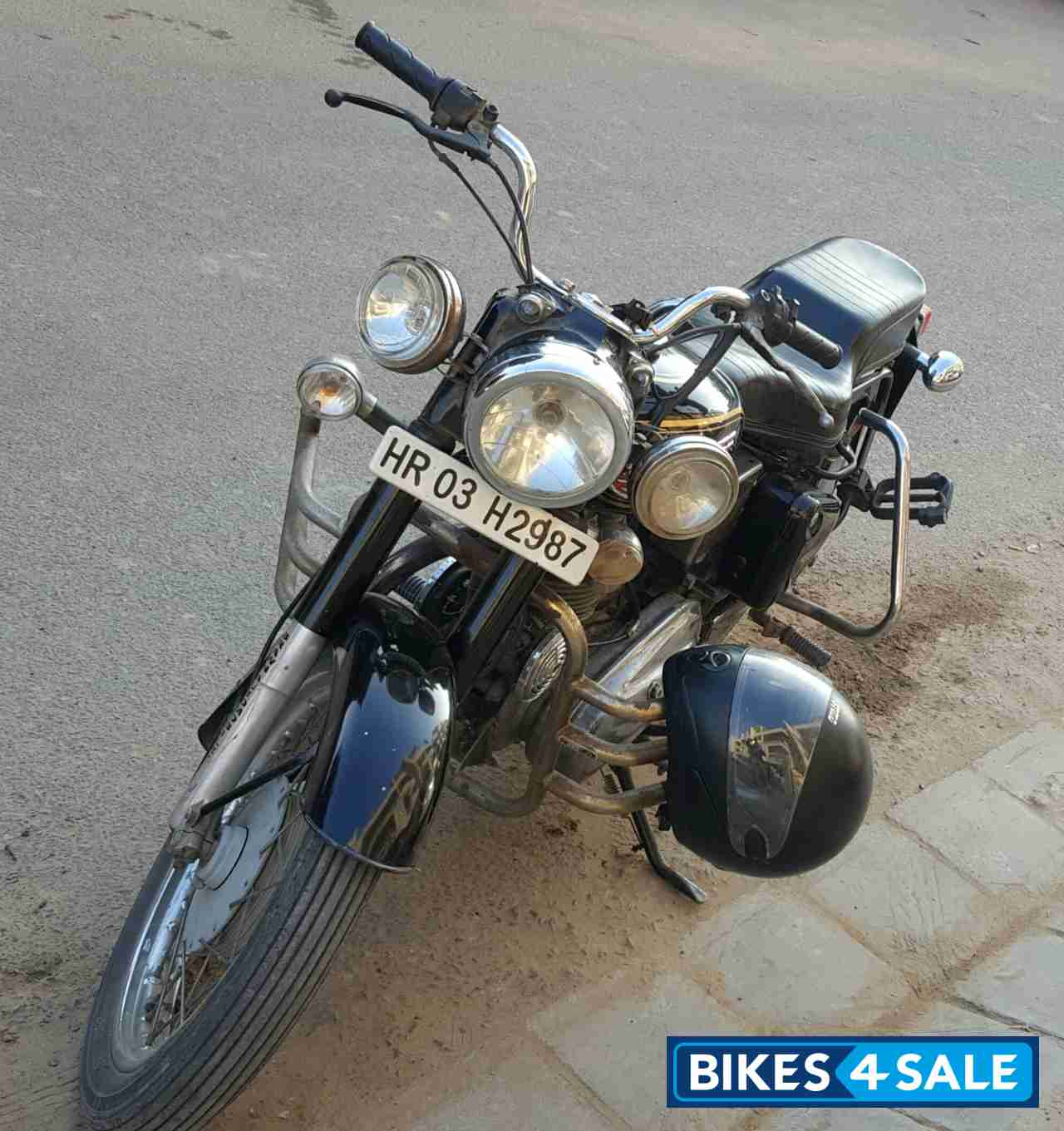 Black Royal Enfield Bullet Standard 350