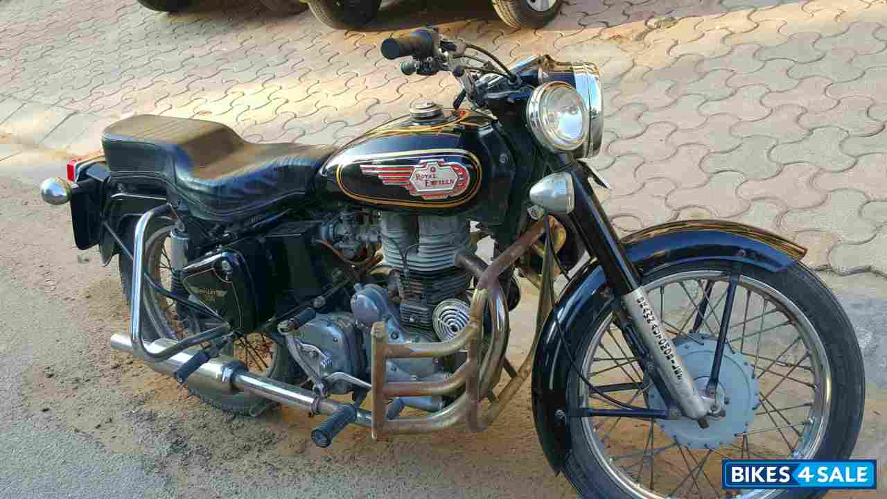 Black Royal Enfield Bullet Standard 350