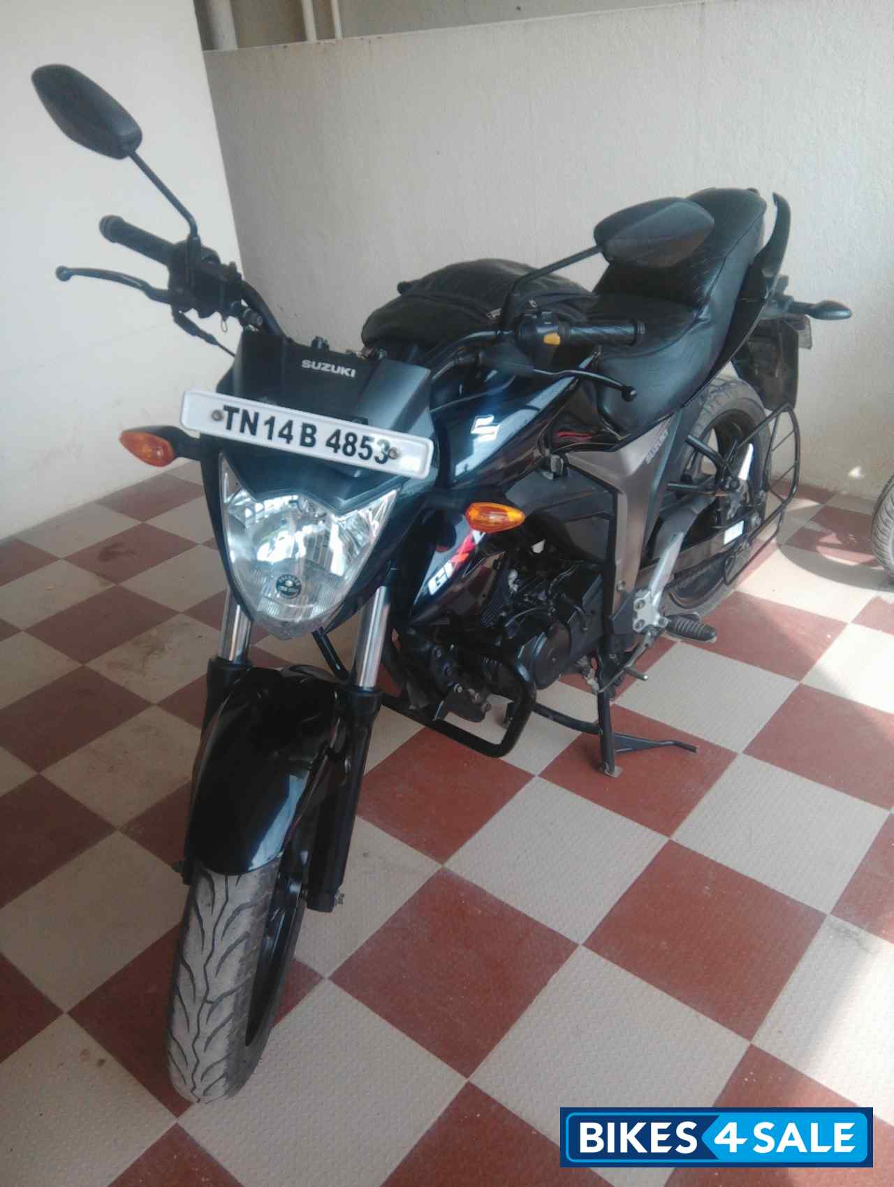 Black Suzuki Gixxer 150