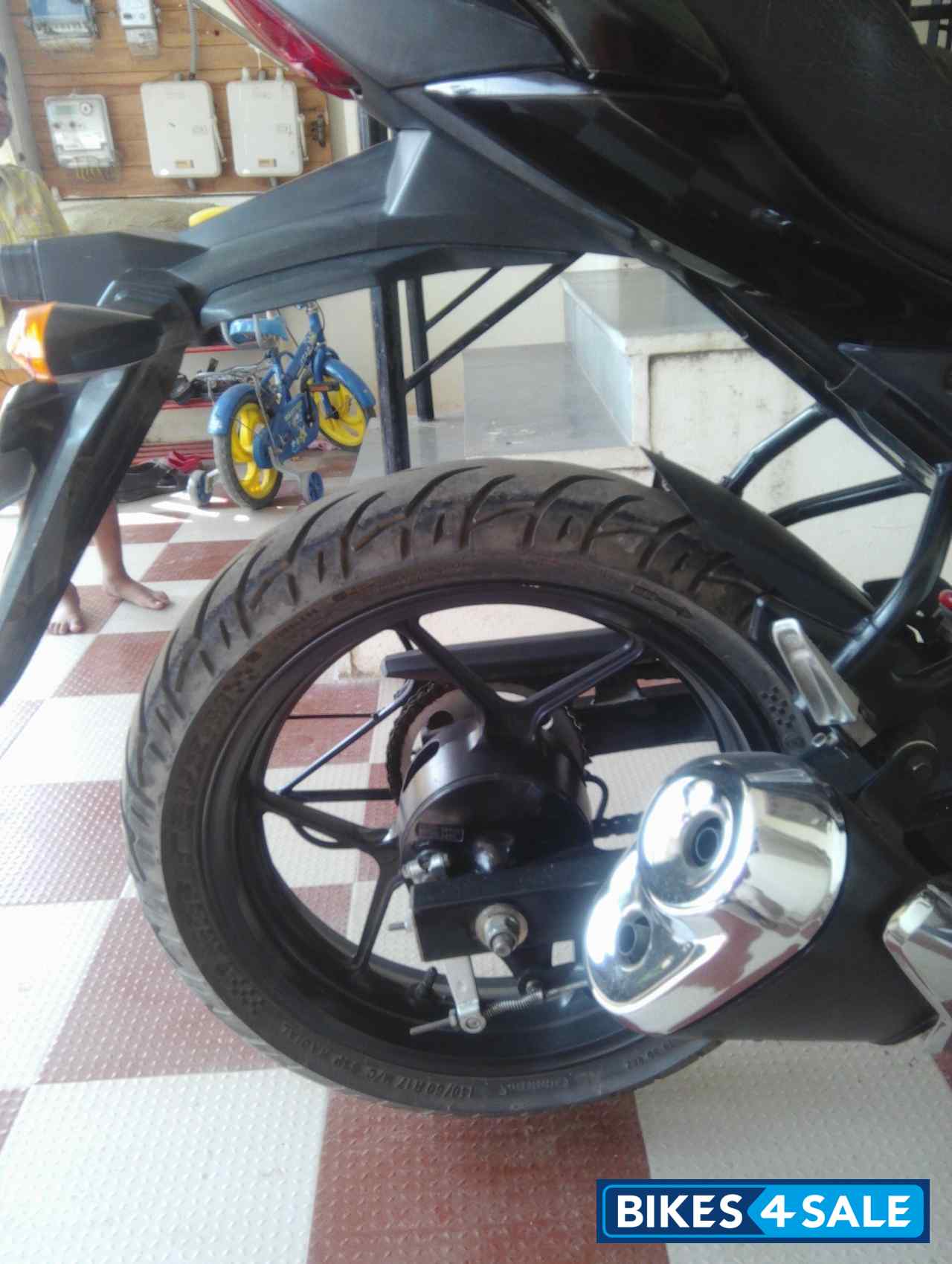 Black Suzuki Gixxer 150 Black Suzuki Gixxer 150