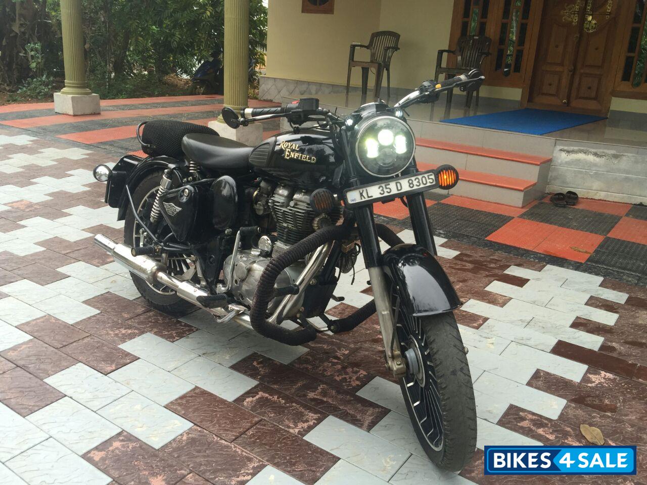 Black Royal Enfield Bullet Standard 500