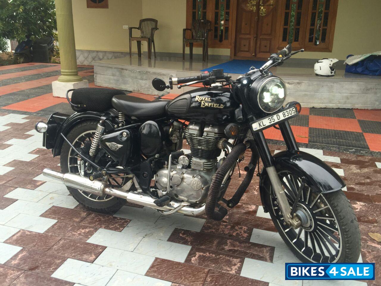 Black Royal Enfield Bullet Standard 500