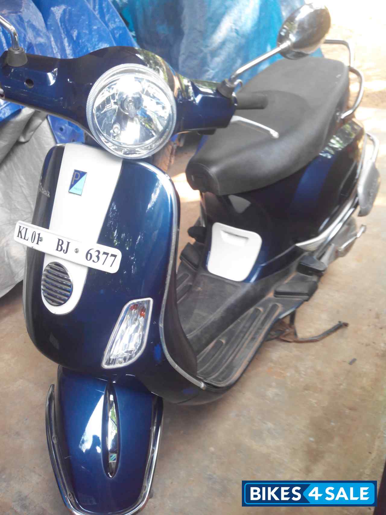 Blue Vespa LX 125
