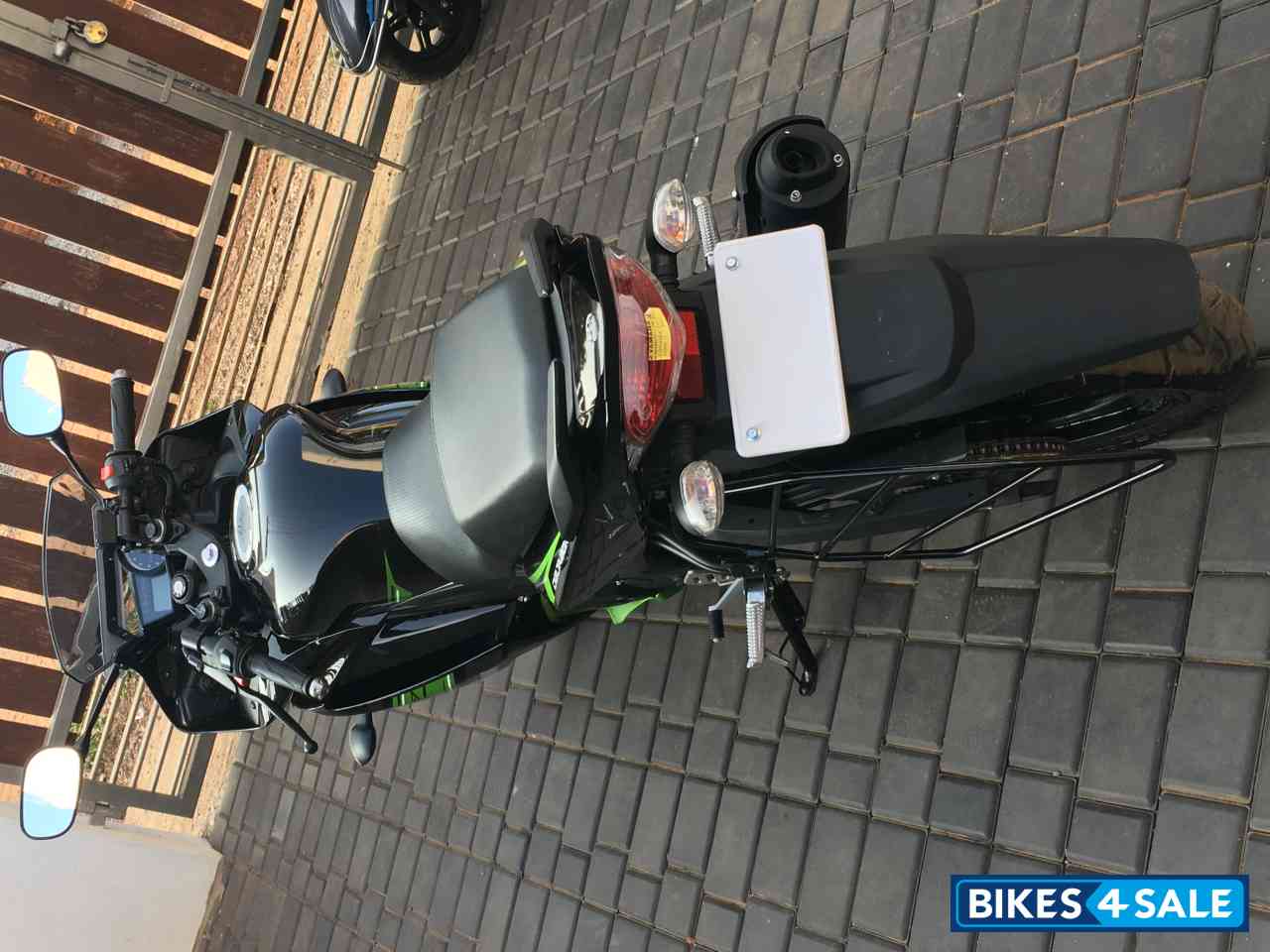 Black And Green Stripes Yamaha YZF R15 V2