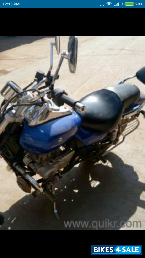 Blue Bajaj Avenger 220 DTS-i