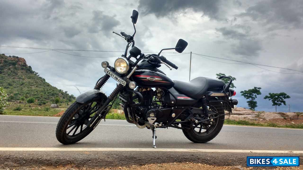 Black Bajaj Avenger Street 220