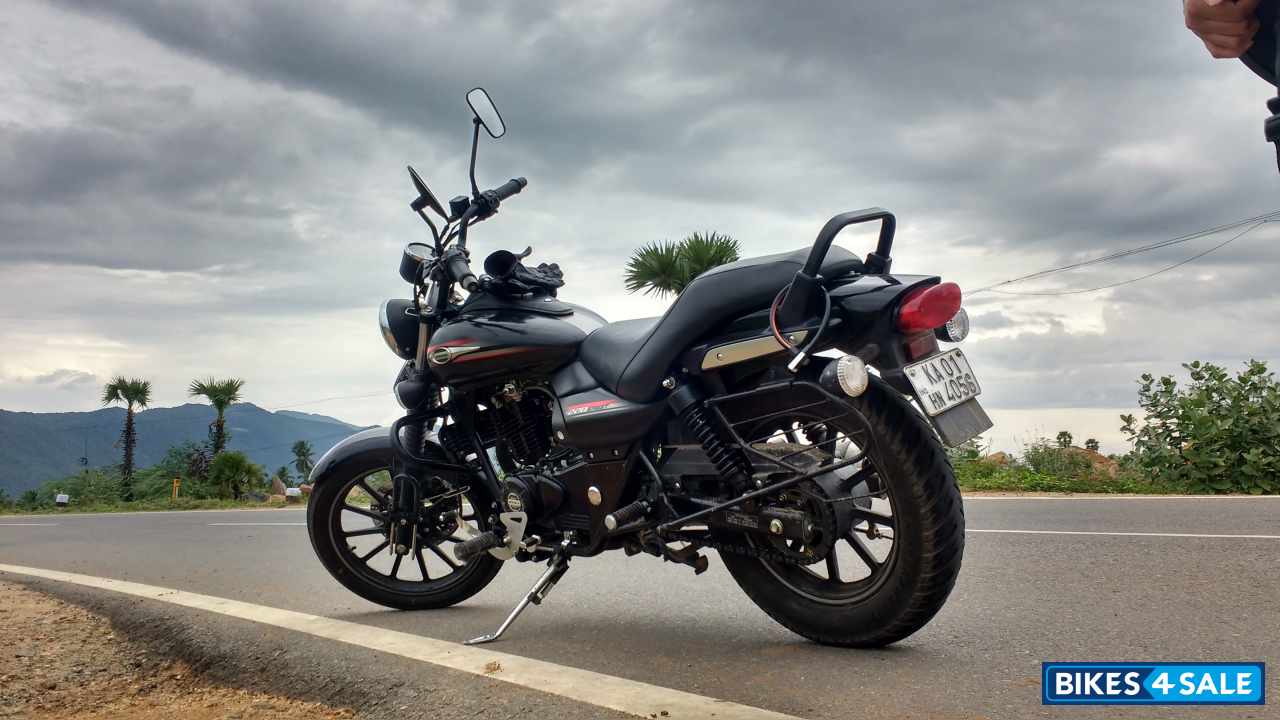 Black Bajaj Avenger Street 220 Black Bajaj Avenger Street 220