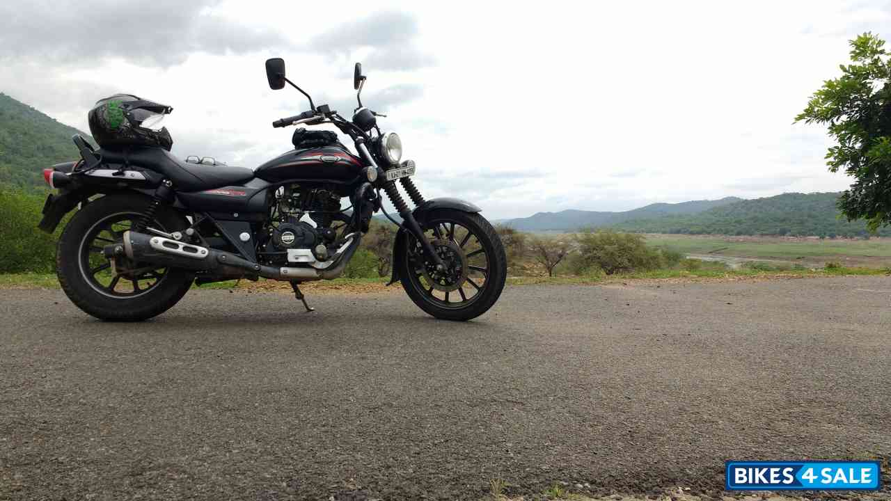 Black Bajaj Avenger Street 220 Black Bajaj Avenger Street 220