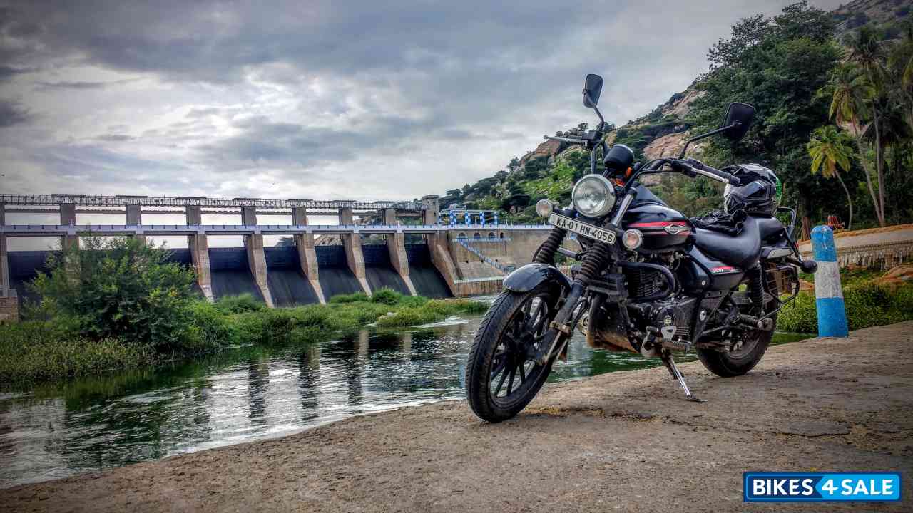 Black Bajaj Avenger Street 220 Black Bajaj Avenger Street 220