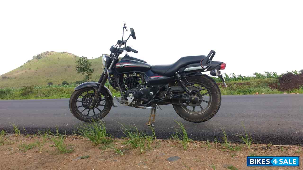 Black Bajaj Avenger Street 220 Black Bajaj Avenger Street 220