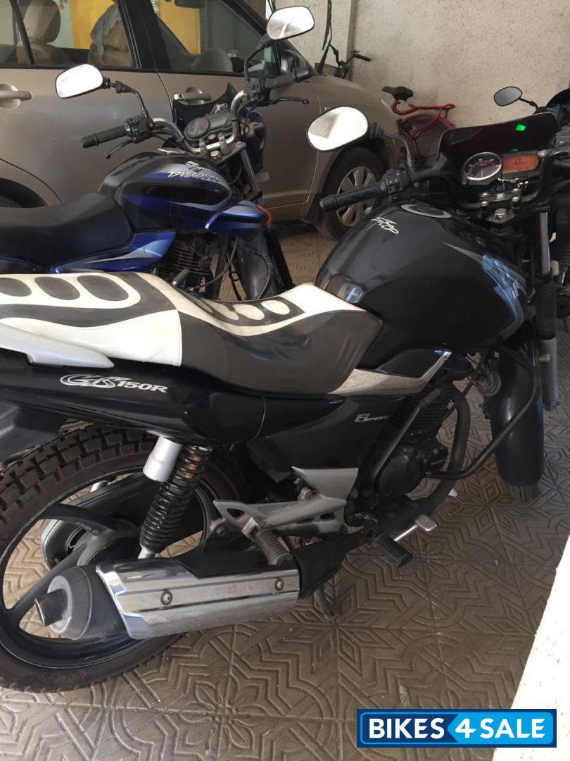 Black Suzuki GS 150R