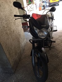 Black Suzuki GS 150R